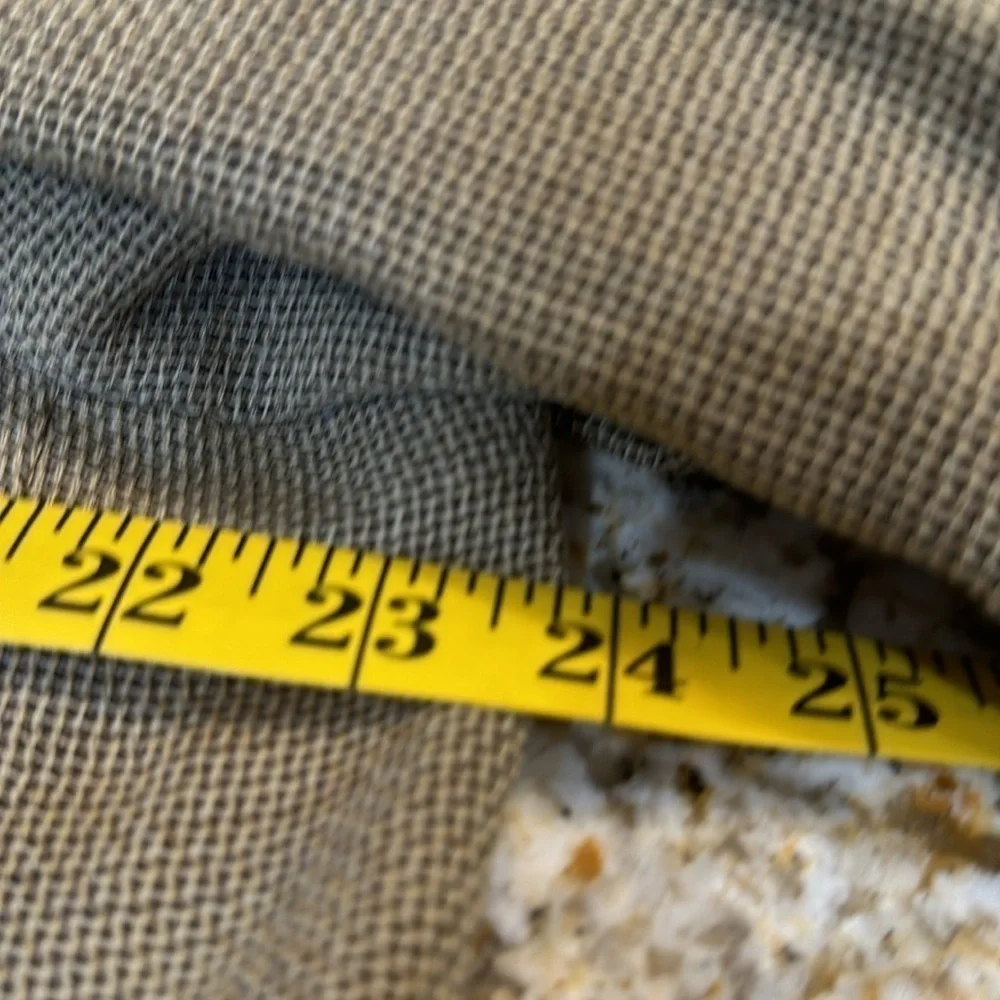Hugo Boss 44R beautiful gold tone‎ 100% Virgin Wool